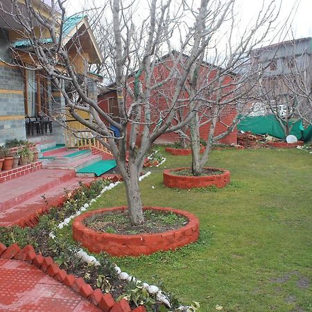 Gezellig Inn - Tree Hill Cottages & Kanyal Villas Manāli Екстериор снимка